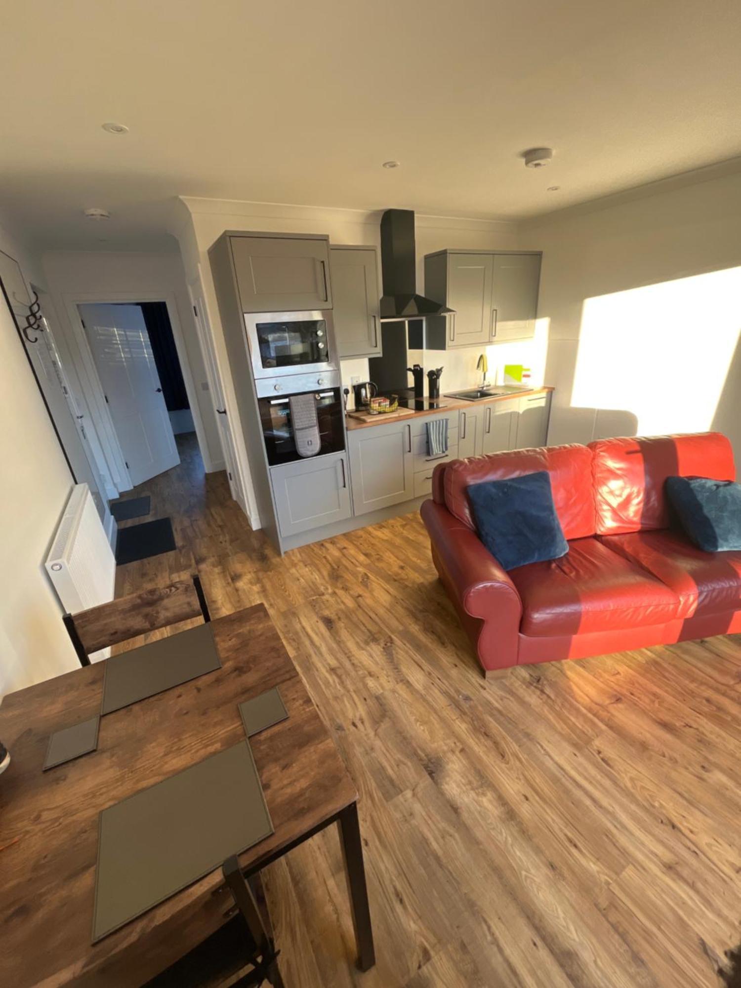 Appartement Tramore - Self Contained 1 Bedroom Unit - King Size Bed - Free Private Parking - 3 Miles From William High Street *